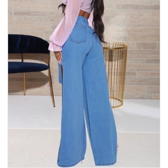 LEGS OUT! - Picture 4 of 5